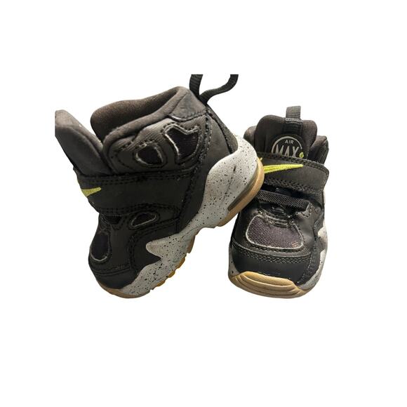 Nike Other - GUC Infants Black Nike Sneakers Hook and Loop Closure Size 2.5C